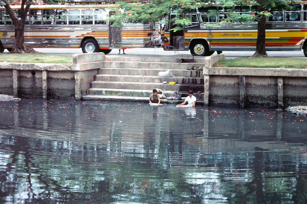 Bangkok - laundry at the river